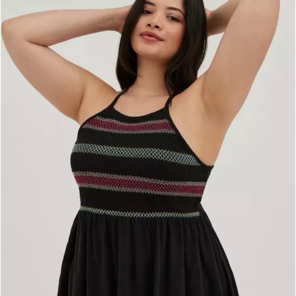 NWOT TORRID 4 BLACK EMBROIDERED HIGH NECK BABYDOLL SMOCKED TANK TOP HI LOW